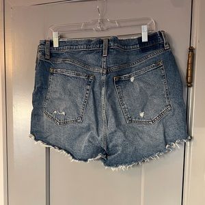 Abercrombie & Fitch the Mom Short. NWT
